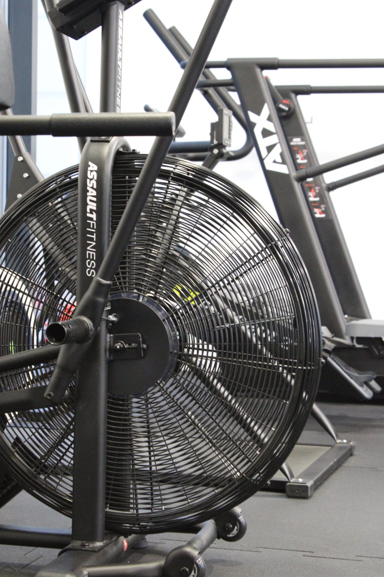 Assault Fitness air bike za kardiovaskularni trening