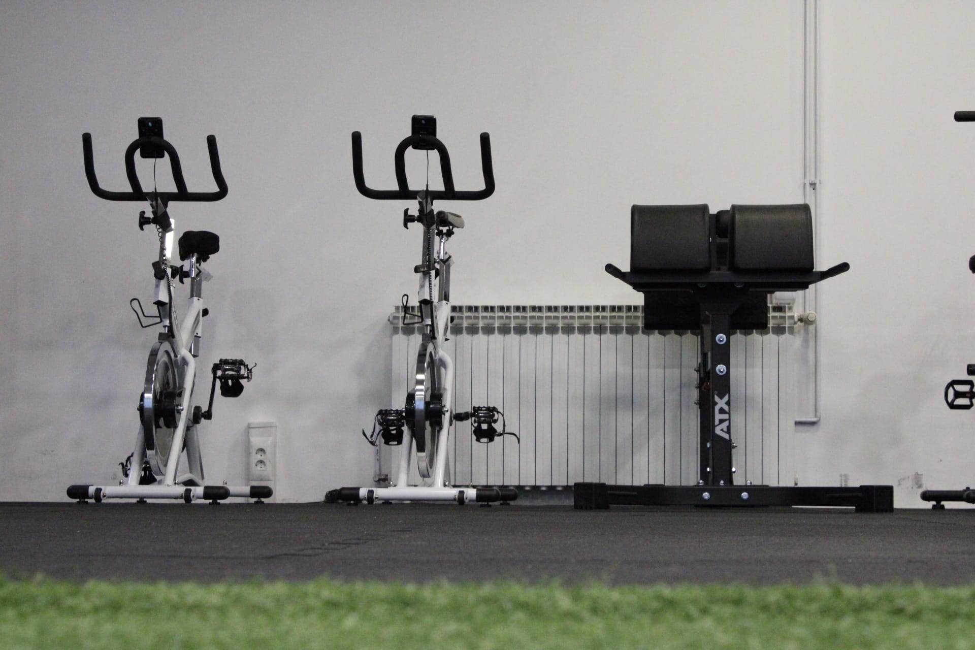 Spin bicikli i ATX GHD klupa