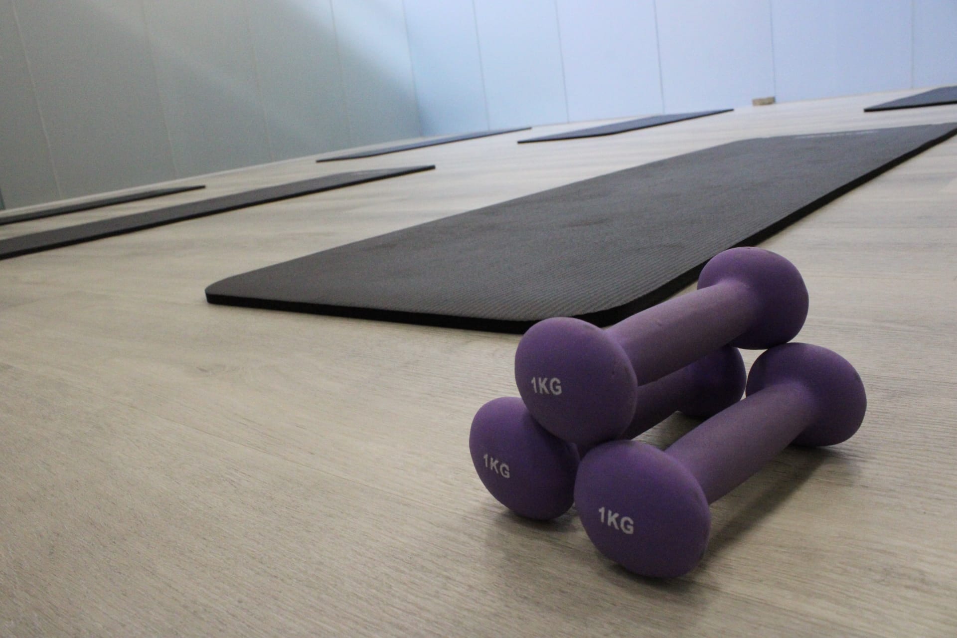 Bučice i prostirka za vježbe na podu